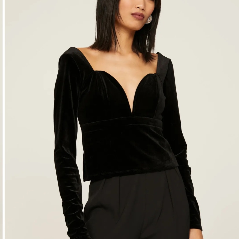 Louna
Velvet Sweetheart Top - Picture 2 of 7